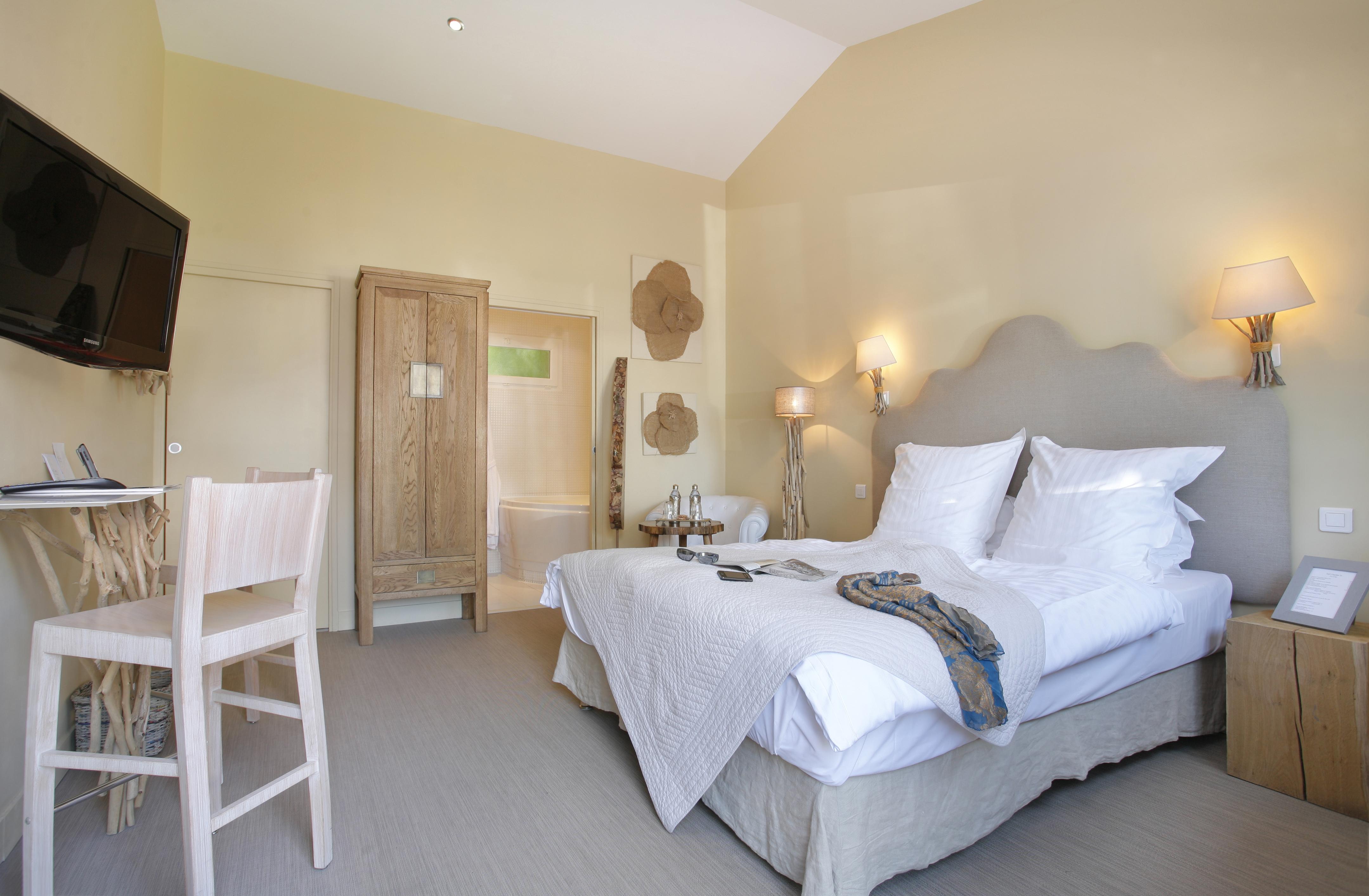 The Originals Hotel Le Cise Restaurant Chambres Et Suites Олт Екстериор снимка