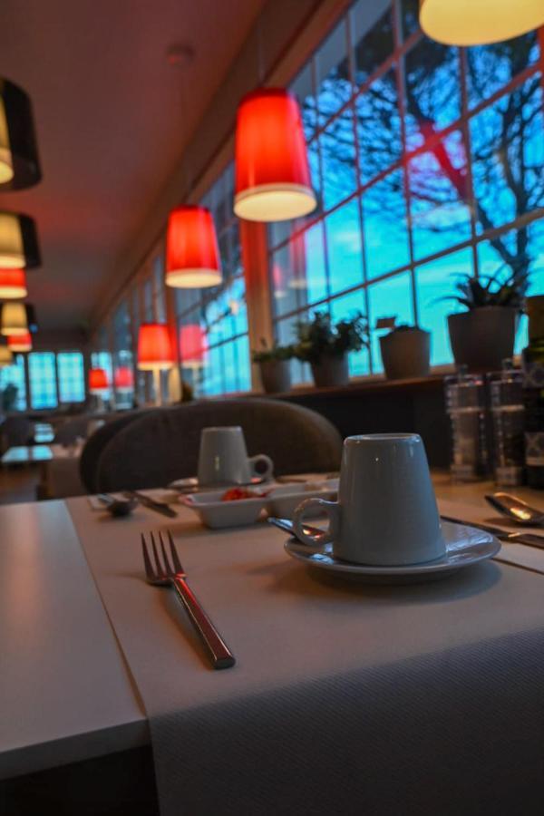 The Originals Hotel Le Cise Restaurant Chambres Et Suites Олт Екстериор снимка